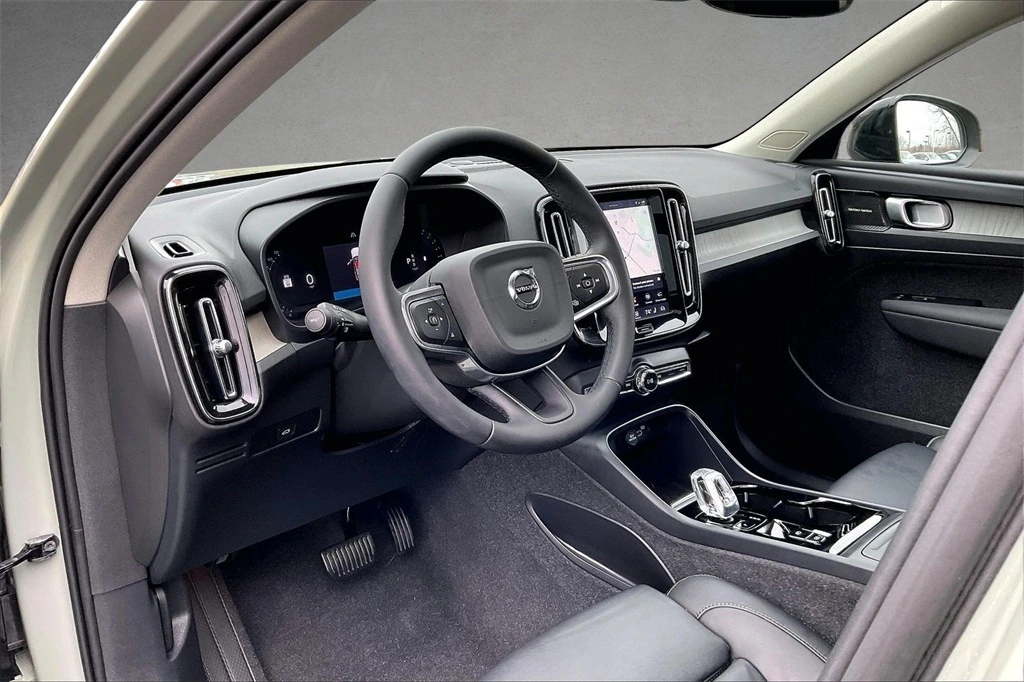 2024 Volvo - image 17