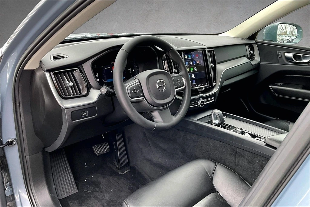 2023 Volvo - image 17