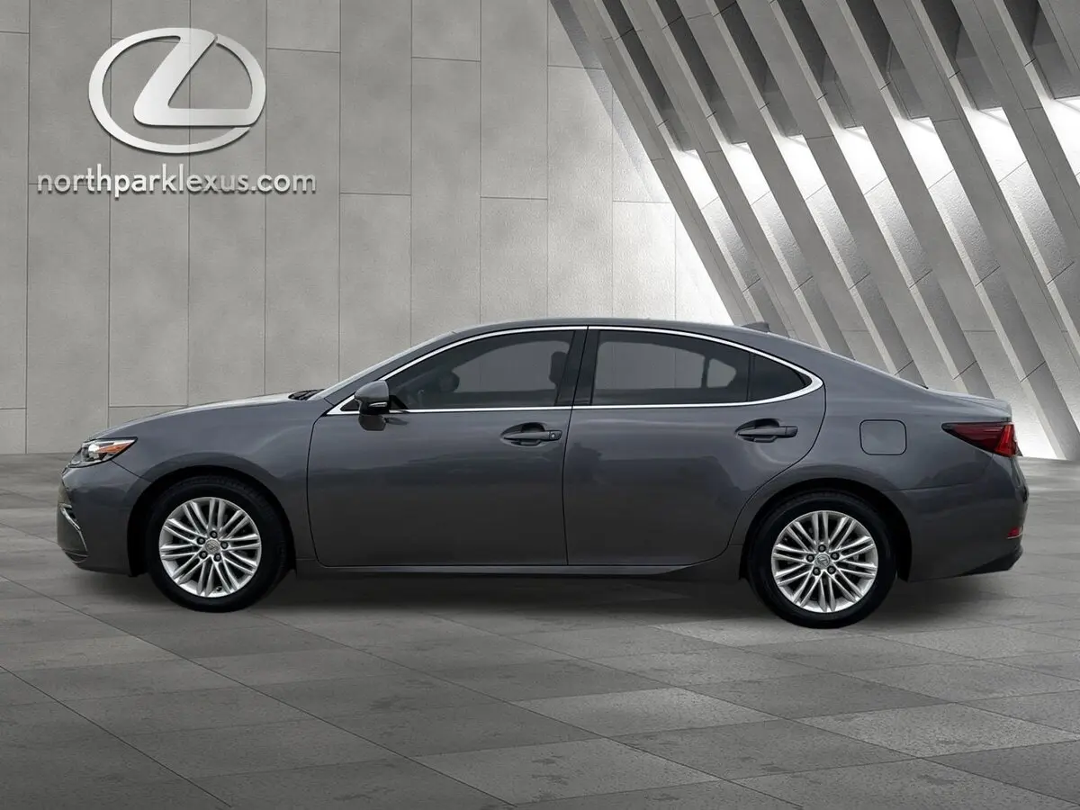 2017 Lexus ES 350's photo