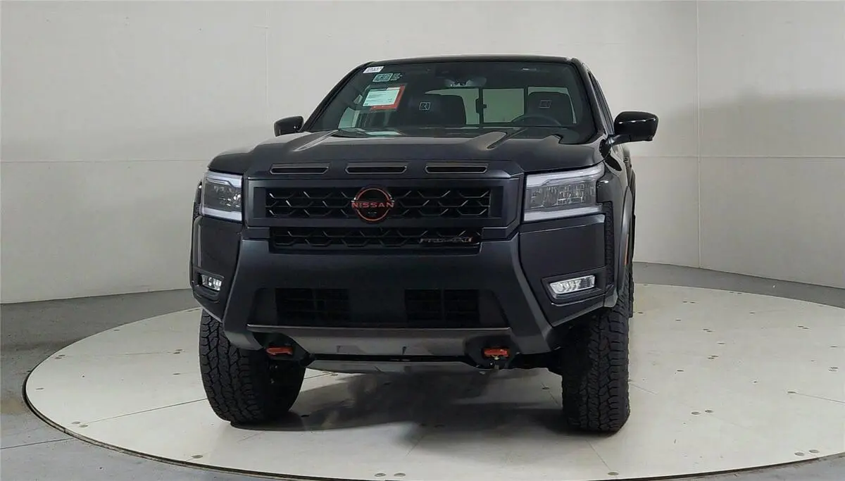 2026 Nissan Frontier PRO-4X photo 2