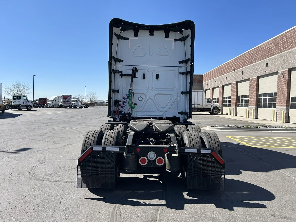 2026 Freightliner Cascadia - image 7