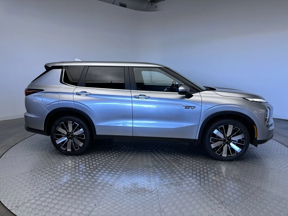 2026 Mitsubishi Outlander Plug-in Hybrid SE - Photo 10