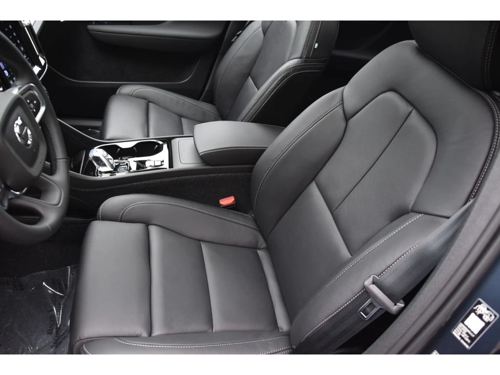 2026 Volvo - image 13