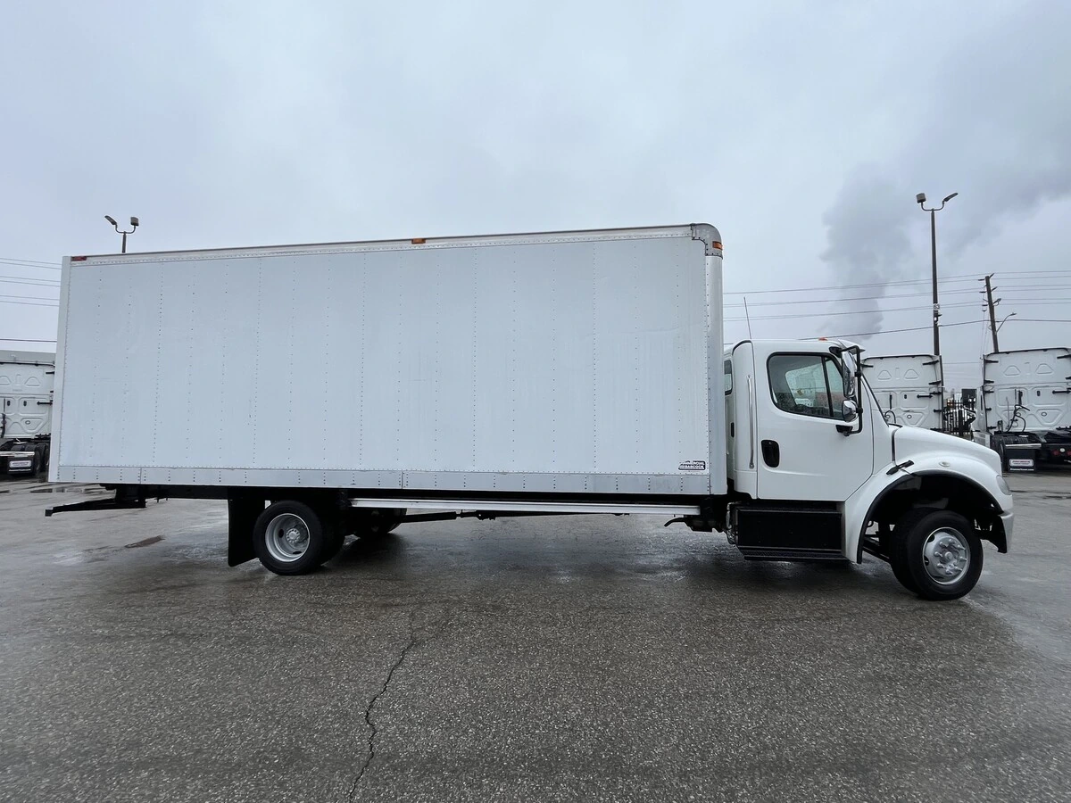 2017 Freightliner M2 106 — photo 5