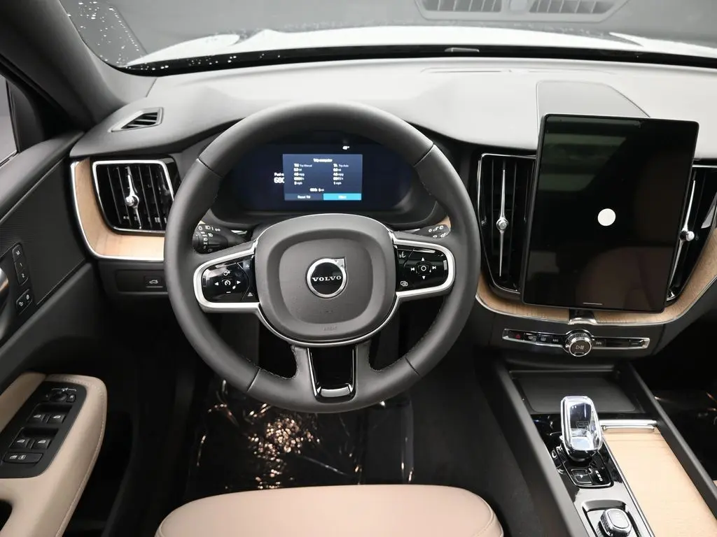 2026 Volvo - image 18