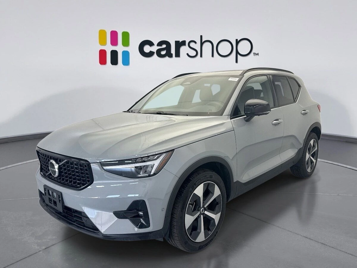 2025 Volvo XC40 B5 Plus Dark AWD's photo