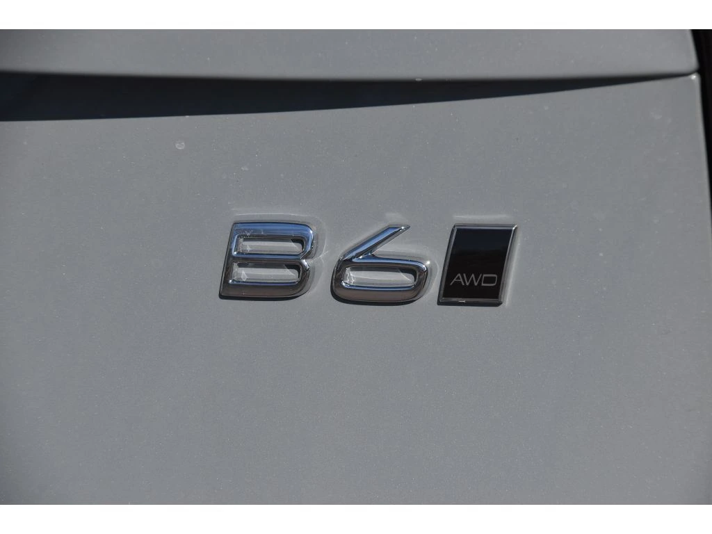 2026 Volvo - image 29