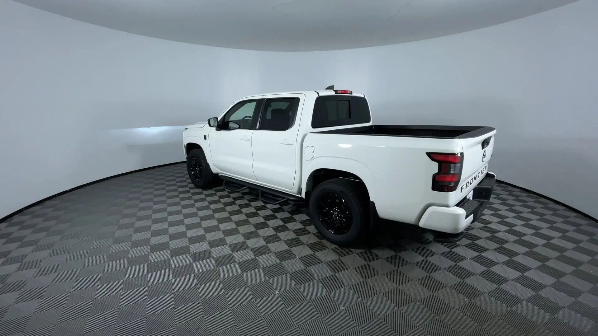 2026 Nissan Frontier Crew Cab SV photo 6