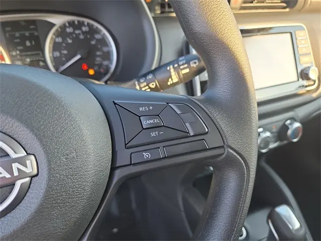 2025 Nissan Kicks Play S photo 18