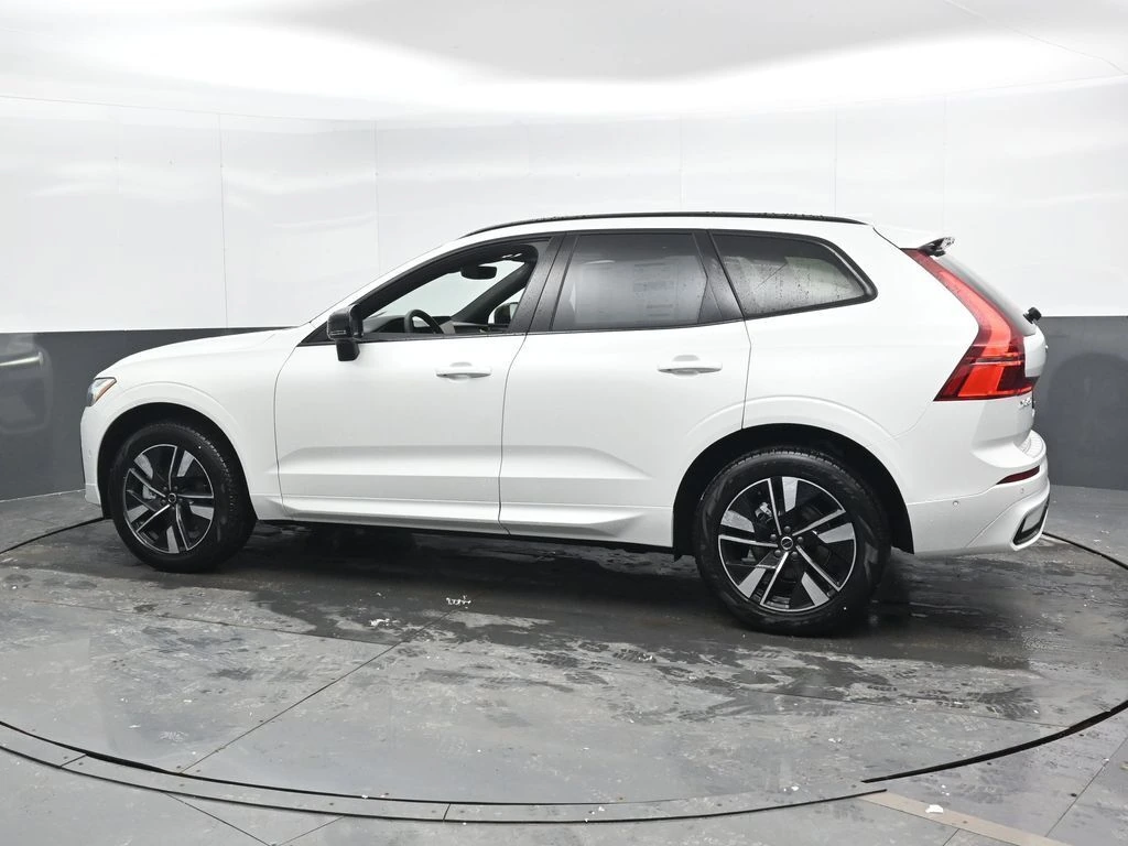 2026 Volvo - image 7