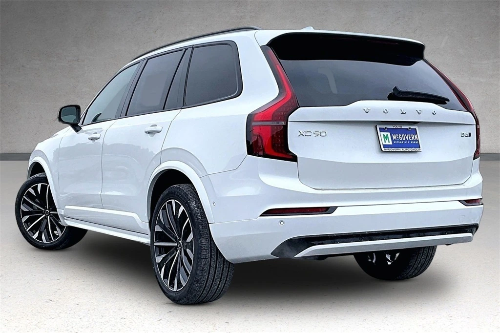2026 Volvo - image 3