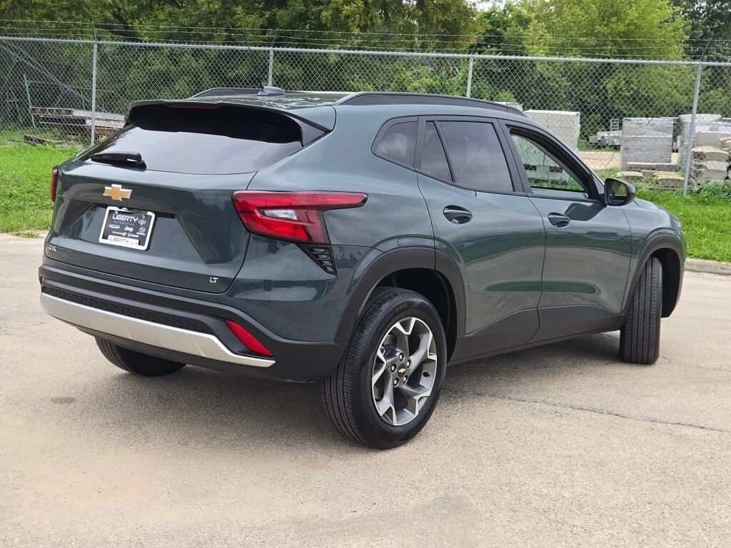 2025 Chevrolet Trax LT - Photo 13