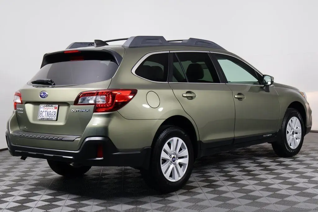 2018 Subaru Outback 2.5i Premium photo 4
