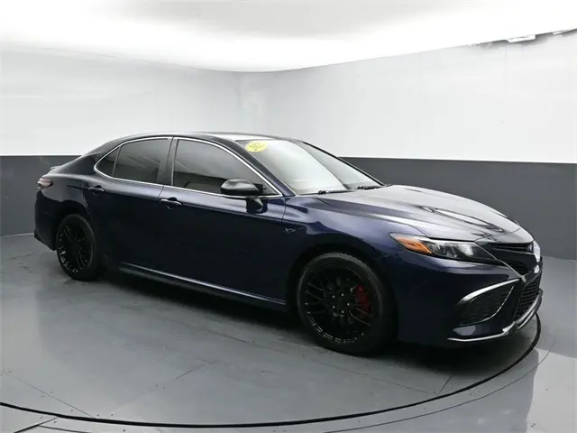 2022 Toyota Camry SE photo 2