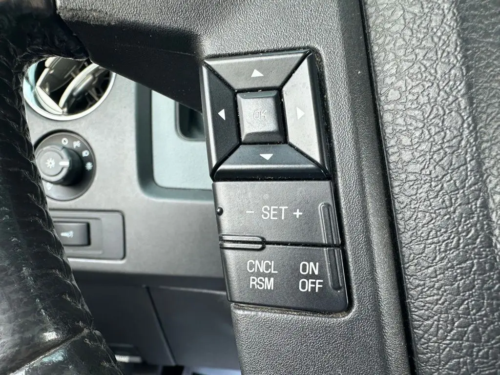 2014 Ford F-150 XLT photo 20