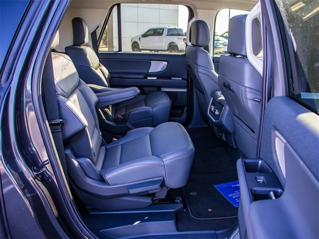 2025 Ford Expedition MAX photo 18