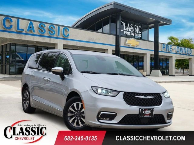 2023 Chrysler Pacifica Hybrid Limited Hybrid's photo