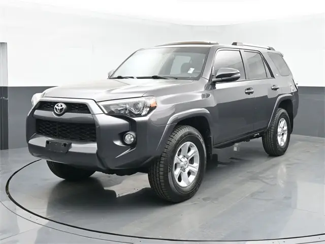 2019 Toyota 4Runner SR5 photo 4