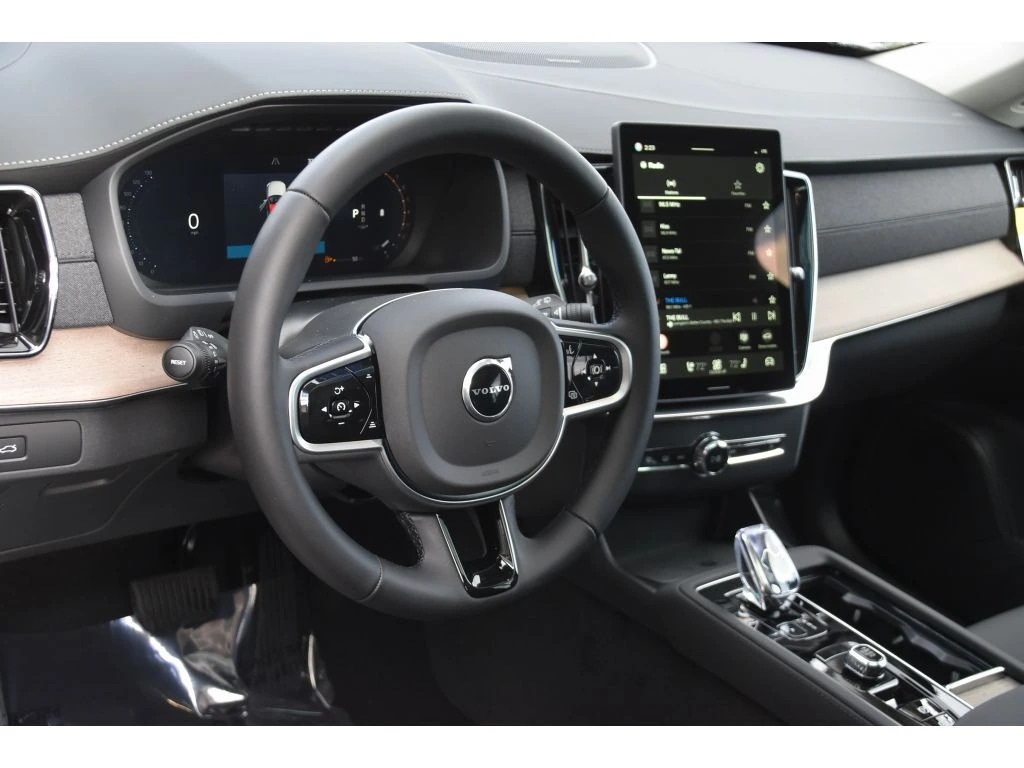 2026 Volvo - image 11