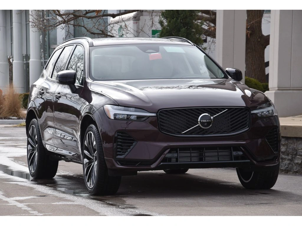 2026 Volvo - image 2