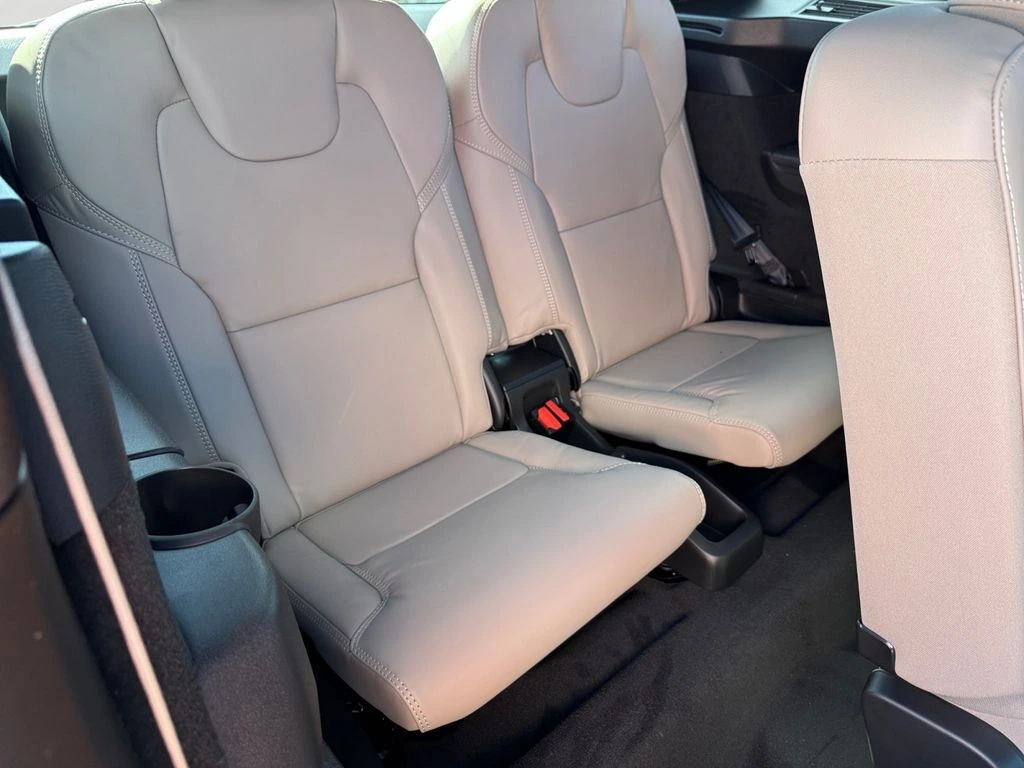 2026 Volvo - image 8