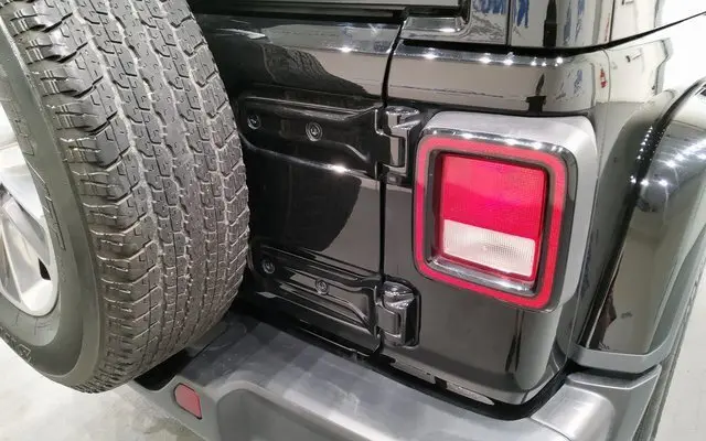 2021 Jeep Wrangler Unlimited Sahara photo 11