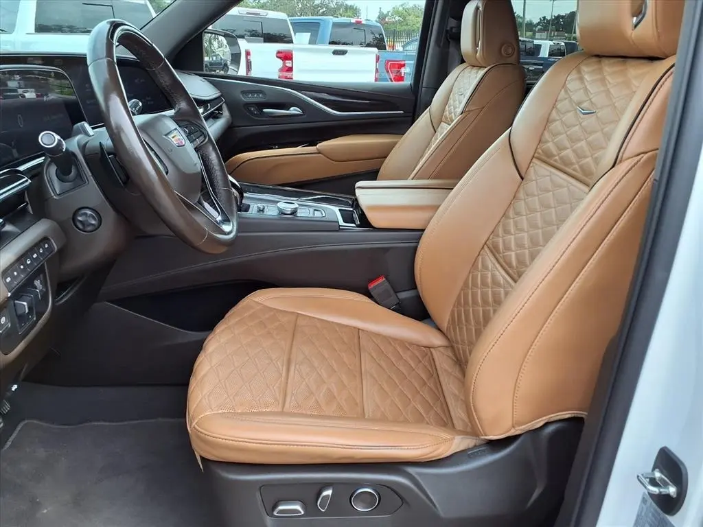 2023 Cadillac Escalade Premium Luxury photo 28