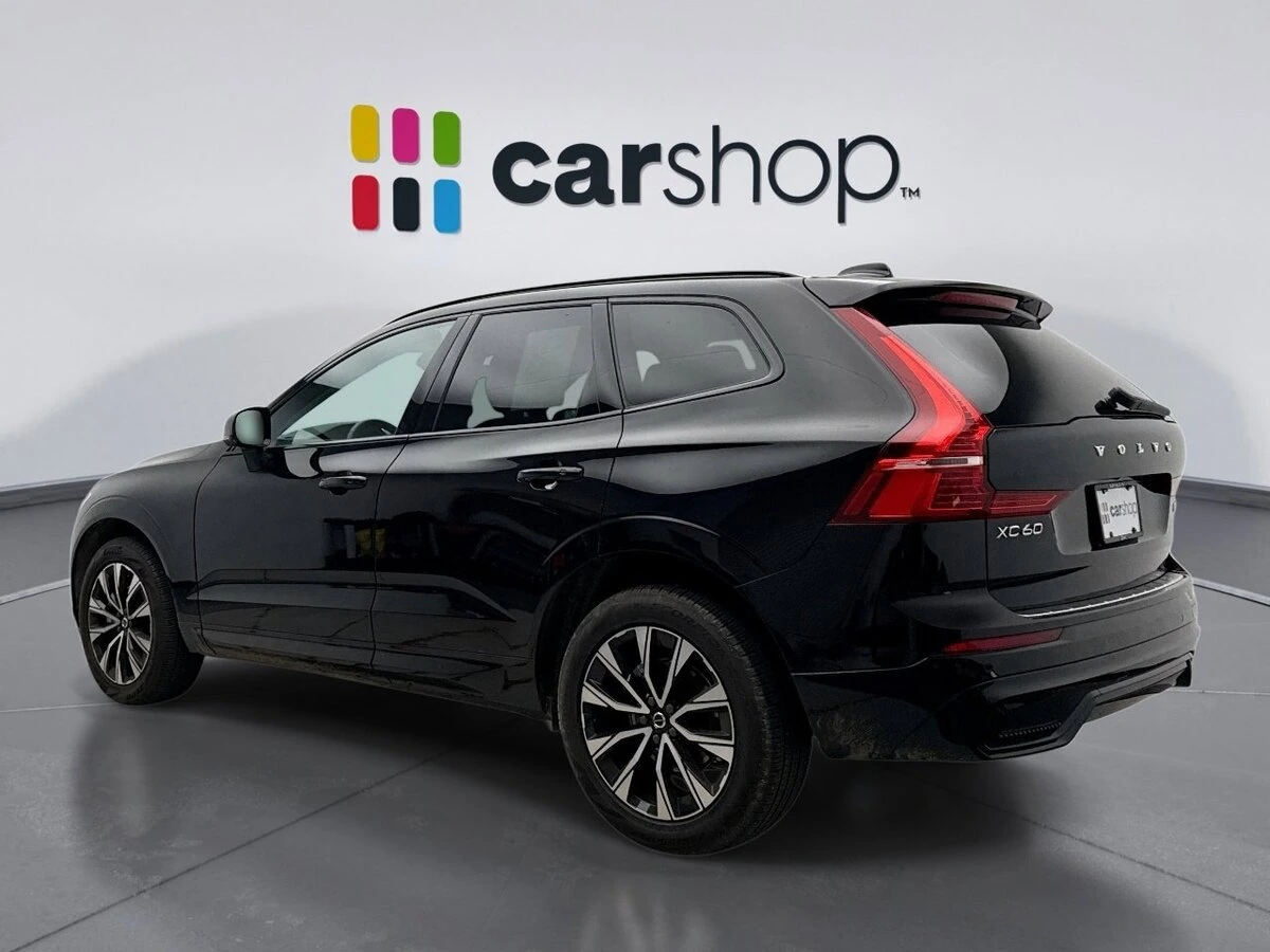 2025 Volvo - image 3