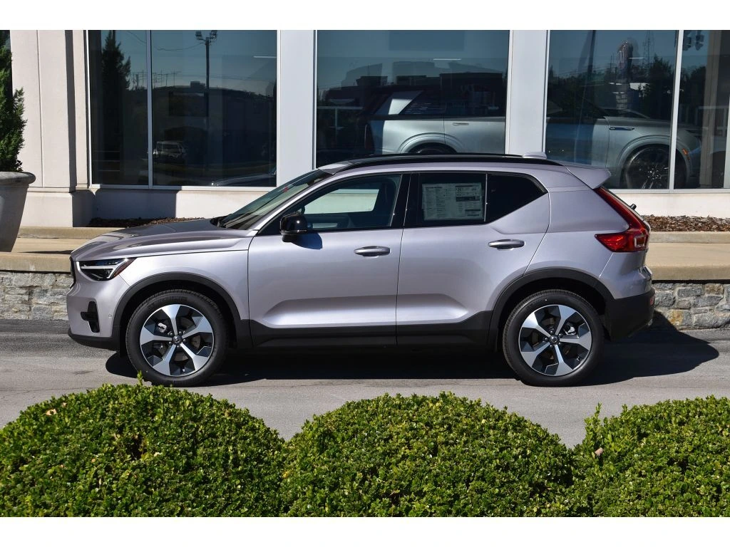 2026 Volvo - image 7