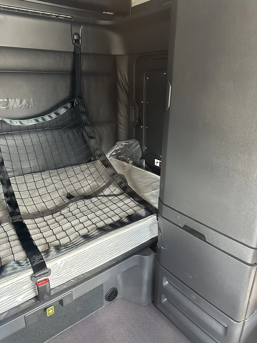 2026 Freightliner Cascadia - image 15