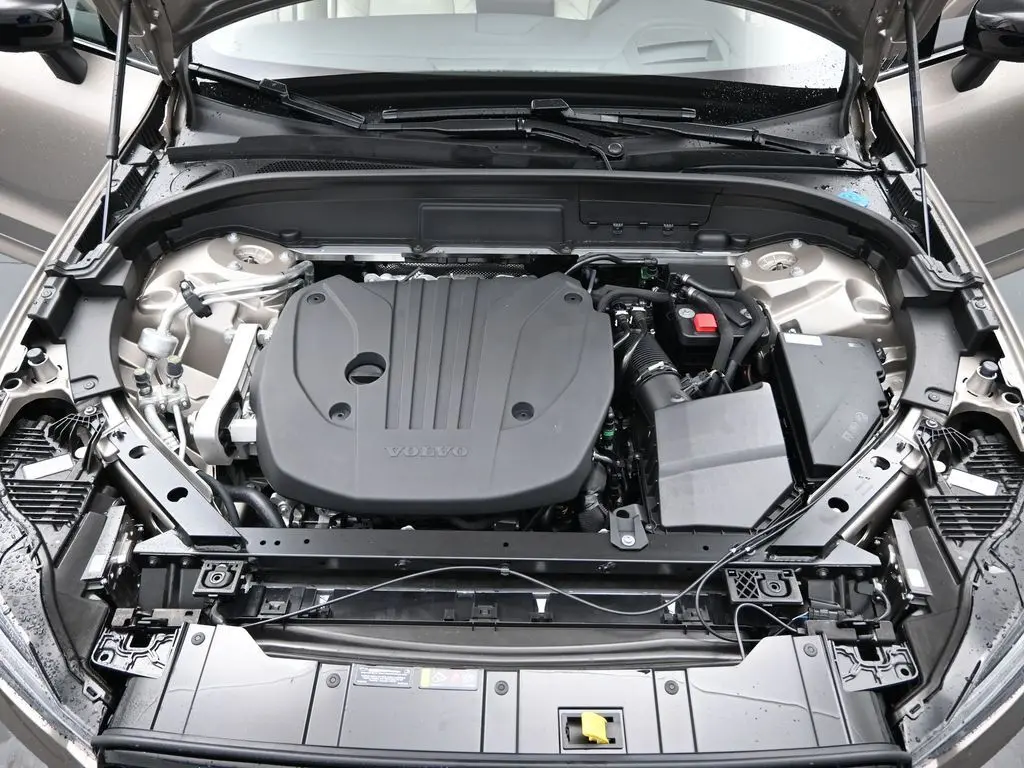 2026 Volvo - image 29