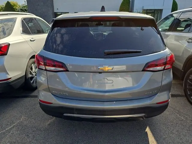 2023 Chevrolet Equinox LT photo 2
