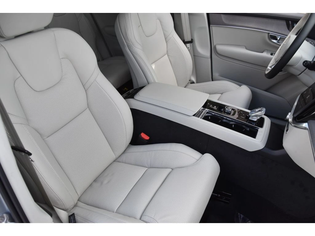 2026 Volvo - image 11