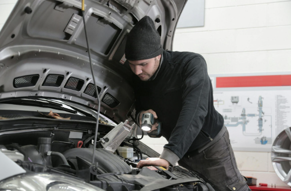 Cold mornings and humidity can cause unexpected issues—get ahead of it with timely vehicle repair in Grinnell before fall weather makes things worse.