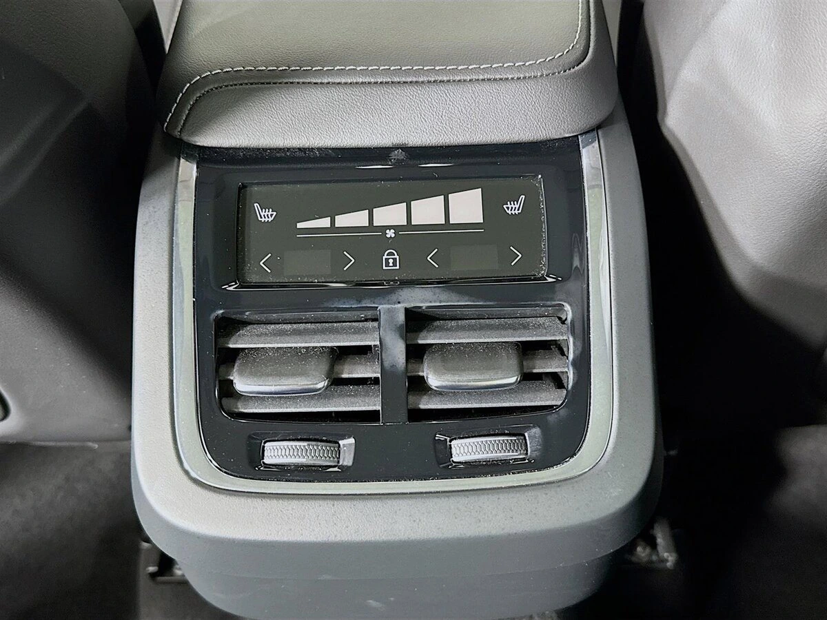 2023 Volvo - image 27