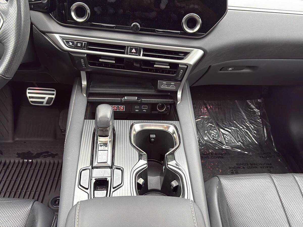 2023 Lexus RX Hybrid 500h - Photo 12
