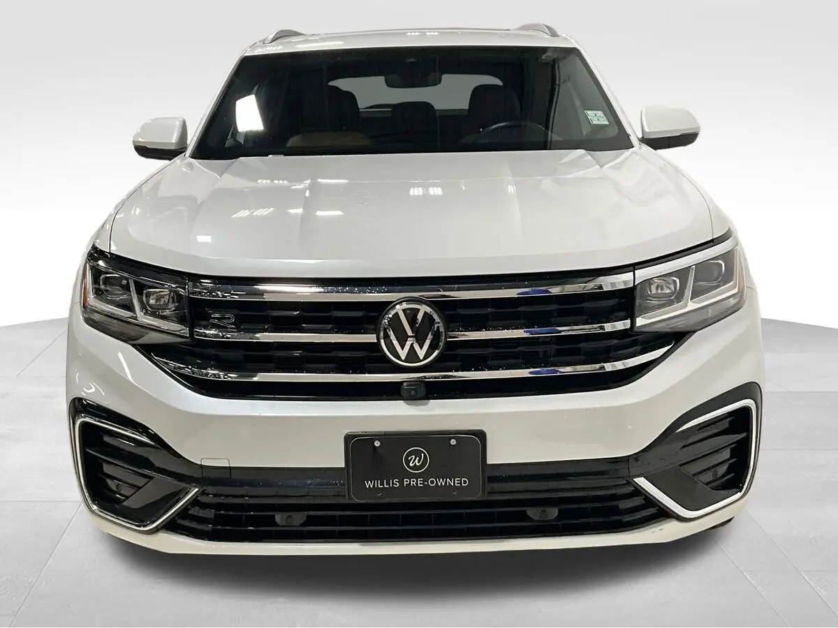 2022 Volkswagen Atlas Cross Sport V6 SEL Premium R-Line photo 2