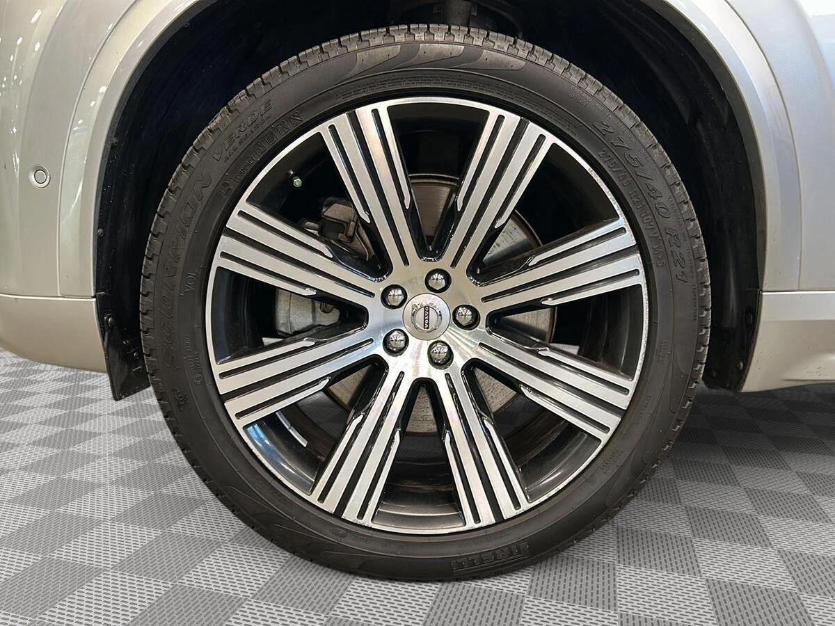 2021 Volvo - image 19