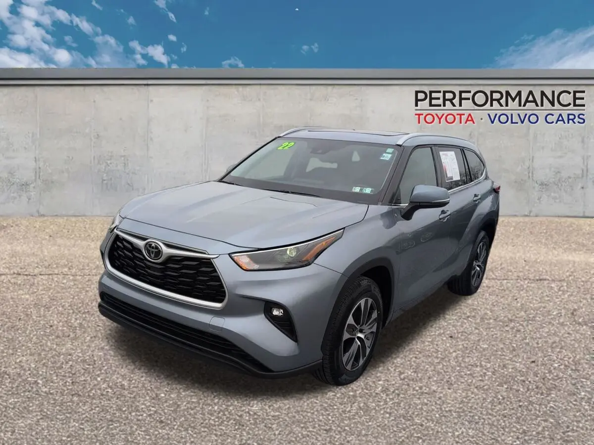 2022 Toyota Highlander XLE's photo