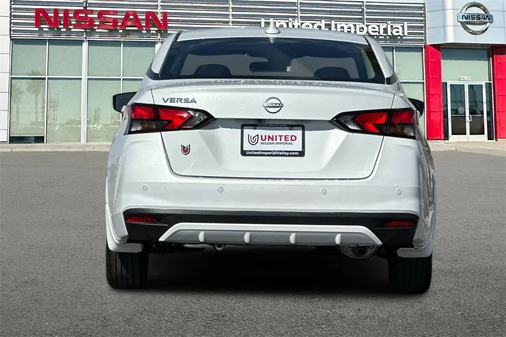 2025 Nissan Versa 1.6 SV photo 5