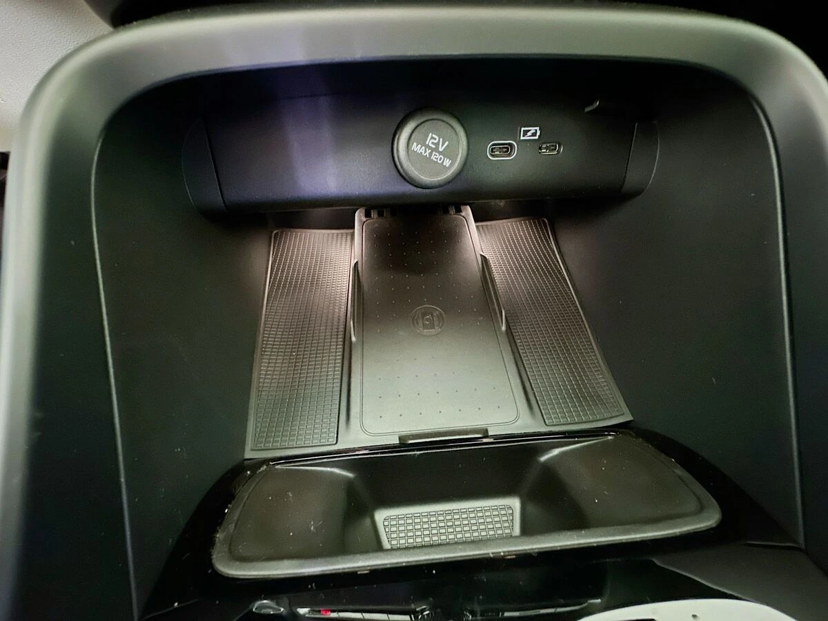 2026 Volvo XC40 Plus - Photo 29