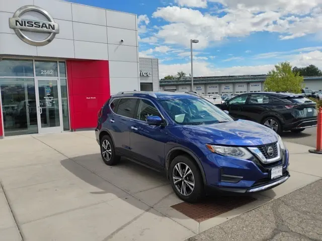 2019 Nissan Rogue SV photo 3