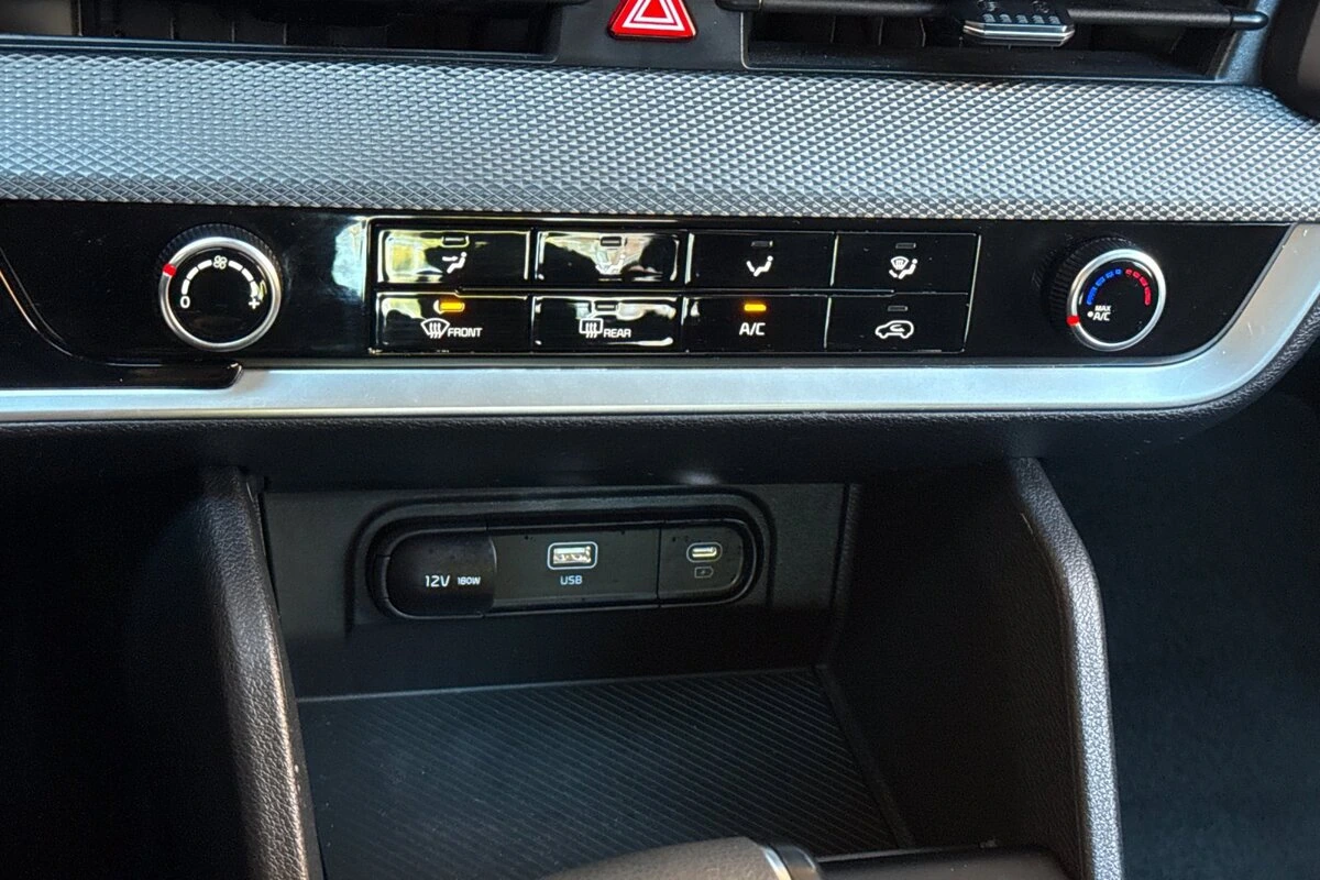 2025 Kia Sportage LX - Photo 20