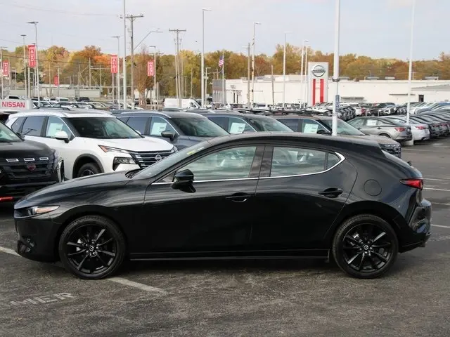 Used 2024 Mazda Mazda3 Premium with VIN JM1BPAMM4R1718374 for sale in Kansas City