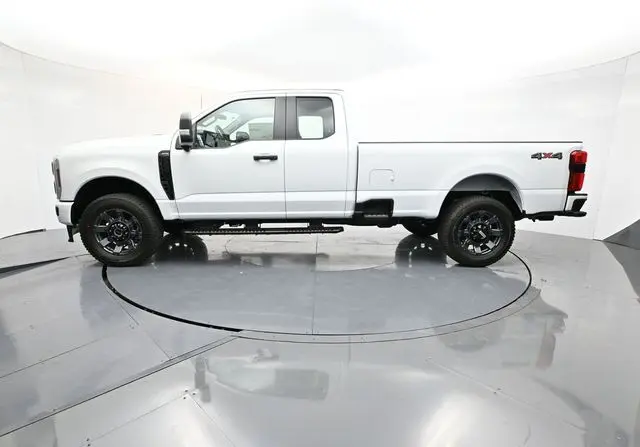 2025 Ford F-350 photo 4