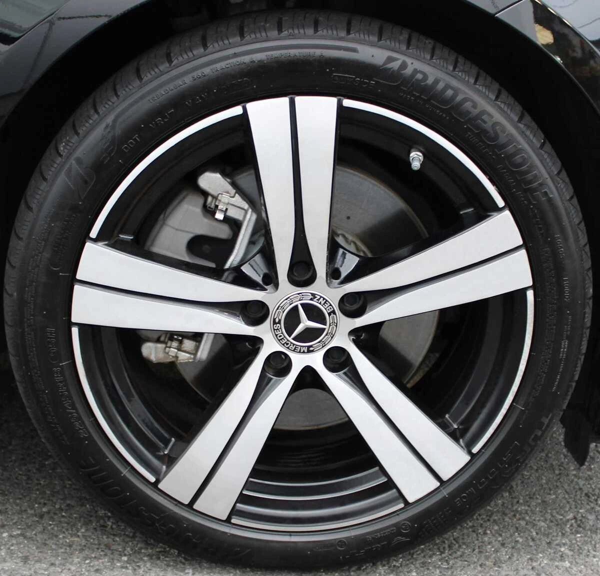 2025 Mercedes-Benz C-Class Sedan C 300 - Photo 10