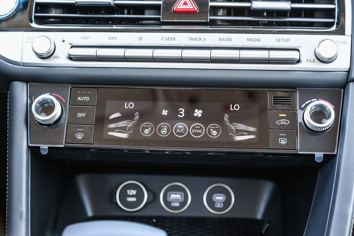 2026 GENESIS G70 Standard - Photo 13
