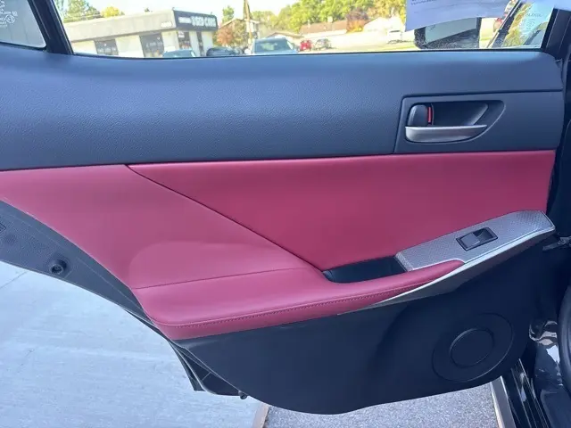 2018 Lexus IS 300 photo 16
