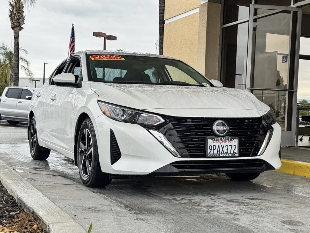 2024 Nissan Sentra SV's photo