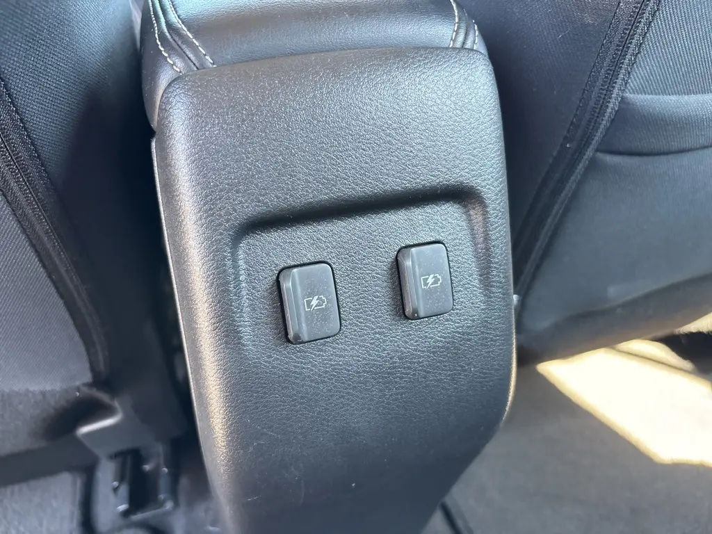 2022 Nissan Kicks SV photo 22